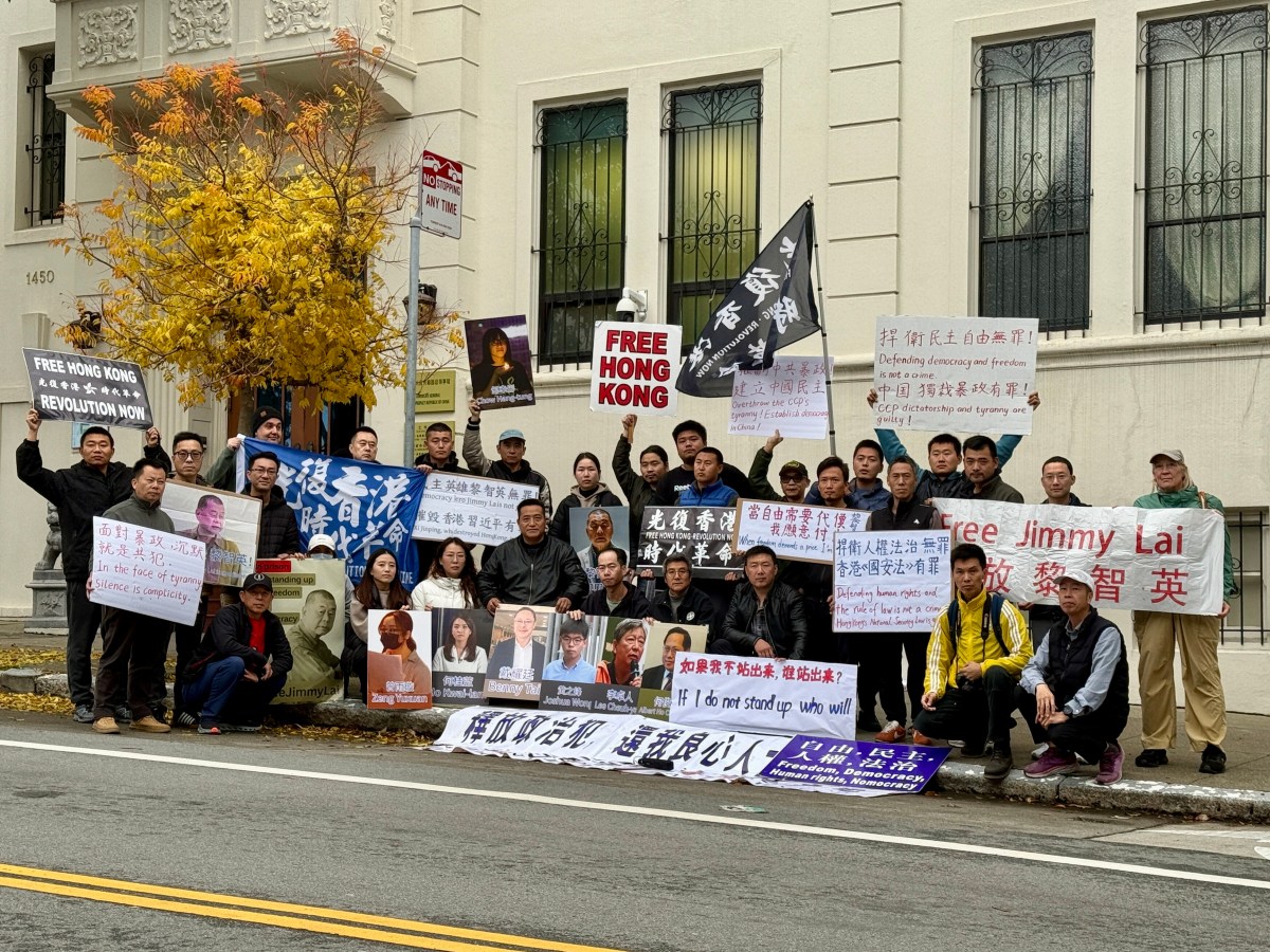 2025年12月21日活動現場：要求中共立即釋放黎智英！民主英雄無罪！獨裁暴政有罪！